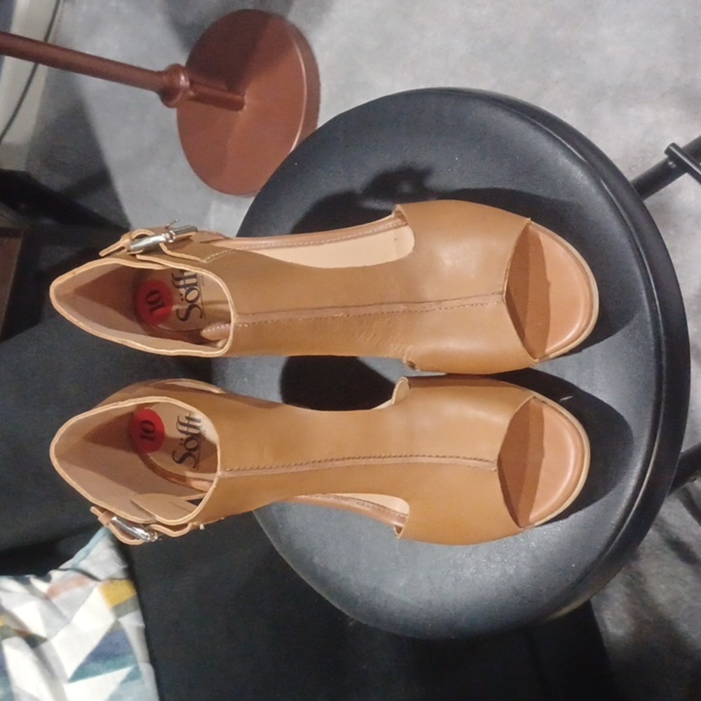 Sofft tan platform heels